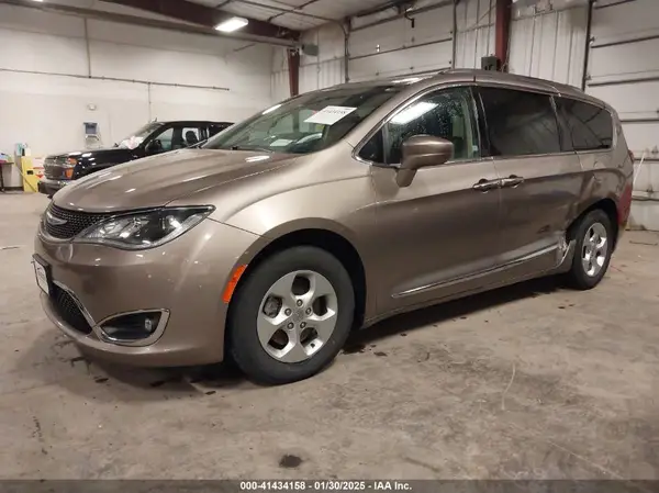 2C4RC1EG4HR797073 2017 CHRYSLER PACIFICA - Image 2