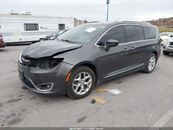 2C4RC1EG4JR121759 2018 CHRYSLER PACIFICA - Image 2
