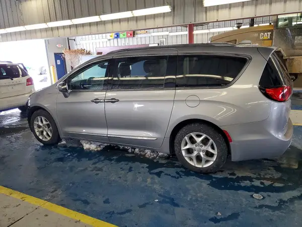2C4RC1EG4JR131692 2018 CHRYSLER PACIFICA - Image 2