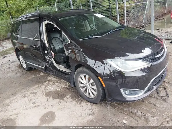 2C4RC1EG4JR144104 2018 CHRYSLER PACIFICA - Image 1