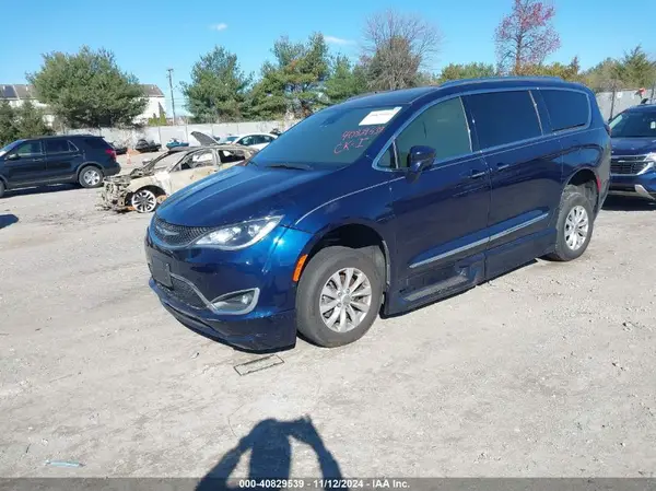2C4RC1EG4JR182867 2018 CHRYSLER PACIFICA - Image 2