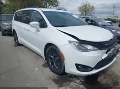 2C4RC1EG4JR183159 2018 CHRYSLER PACIFICA