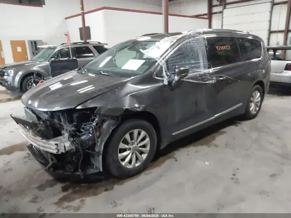 2C4RC1EG4JR257583 2018 CHRYSLER PACIFICA - Image 2