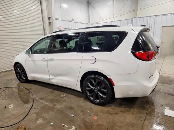 2C4RC1EG4JR260998 2018 CHRYSLER PACIFICA - Image 2