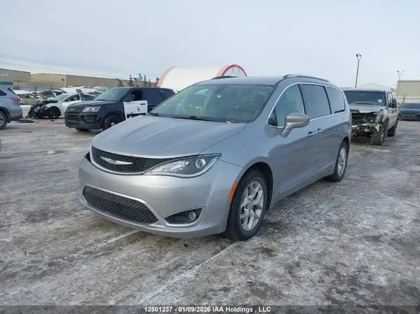 2C4RC1EG4JR290325 2018 CHRYSLER PACIFICA - Image 2
