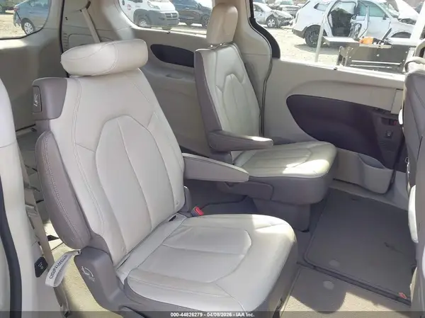 2C4RC1EG4JR312422 2018 CHRYSLER PACIFICA - Image 8