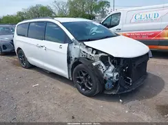 2C4RC1EG4JR332668 2018 CHRYSLER PACIFICA