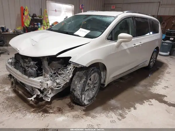 2C4RC1EG4KR667687 2019 CHRYSLER PACIFICA - Image 2