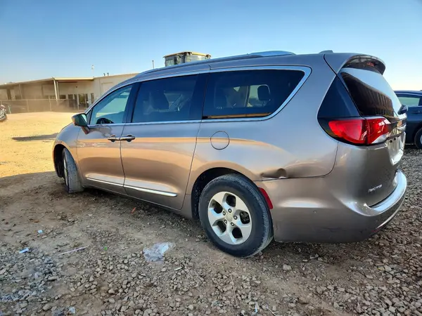 2C4RC1EG5HR537815 2017 CHRYSLER PACIFICA - Image 2