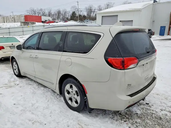 2C4RC1EG5HR555828 2017 CHRYSLER PACIFICA - Image 2