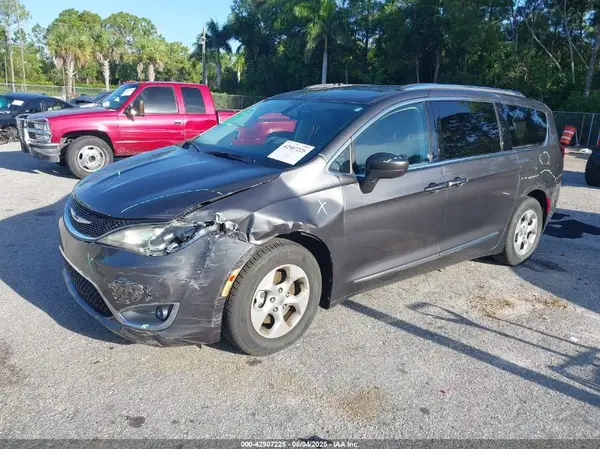 2C4RC1EG5HR579059 2017 CHRYSLER PACIFICA - Image 2