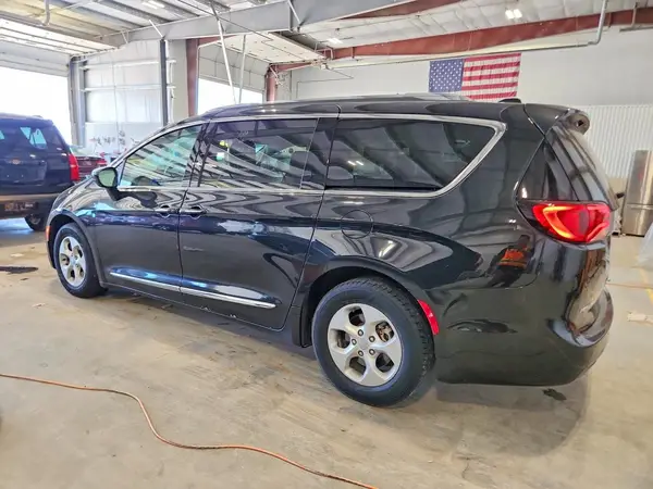 2C4RC1EG5HR588814 2017 CHRYSLER PACIFICA - Image 2