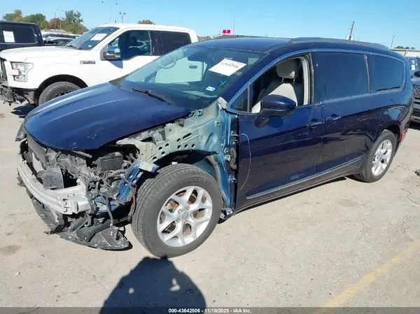 2C4RC1EG5HR597836 2017 CHRYSLER PACIFICA - Image 2