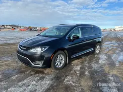 2C4RC1EG5HR643519 2017 CHRYSLER PACIFICA
