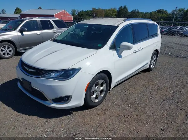 2C4RC1EG5HR643987 2017 CHRYSLER PACIFICA - Image 2