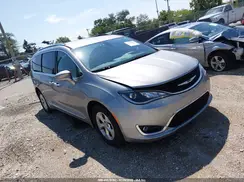 2C4RC1EG5HR665701 2017 CHRYSLER PACIFICA