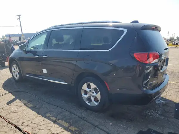 2C4RC1EG5HR743913 2017 CHRYSLER PACIFICA - Image 2