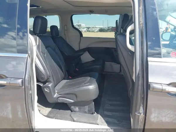 2C4RC1EG5HR745631 2017 CHRYSLER PACIFICA - Image 8