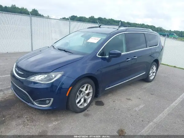 2C4RC1EG5HR811353 2017 CHRYSLER PACIFICA - Image 2