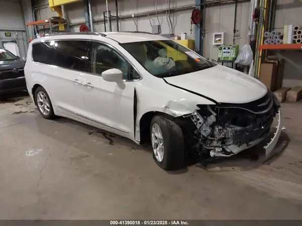2C4RC1EG5JR111001 2018 CHRYSLER PACIFICA - Image 1