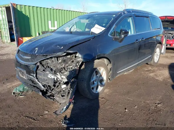 2C4RC1EG5JR157234 2018 CHRYSLER PACIFICA - Image 2