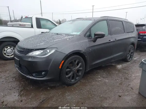 2C4RC1EG5JR204181 2018 CHRYSLER PACIFICA - Image 2