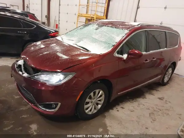 2C4RC1EG5JR227511 2018 CHRYSLER PACIFICA - Image 2