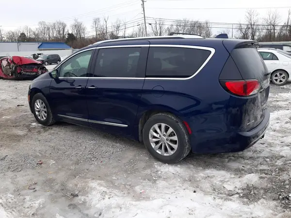 2C4RC1EG5JR235107 2018 CHRYSLER PACIFICA - Image 2