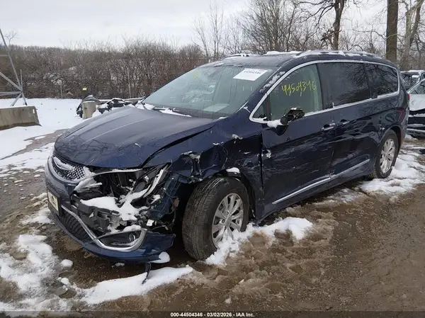 2C4RC1EG5JR260475 2018 CHRYSLER PACIFICA - Image 2