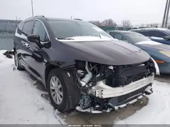 2C4RC1EG5JR261884 2018 CHRYSLER PACIFICA