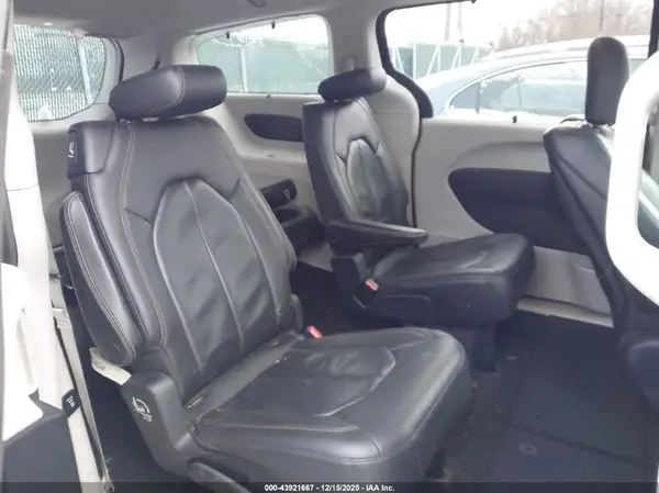 2C4RC1EG5JR261884 2018 CHRYSLER PACIFICA - Image 8