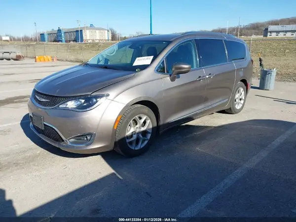 2C4RC1EG5JR286896 2018 CHRYSLER PACIFICA - Image 2