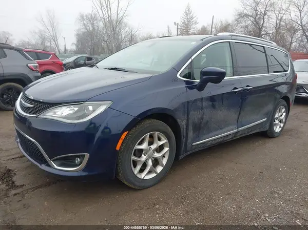 2C4RC1EG5JR292164 2018 CHRYSLER PACIFICA - Image 2