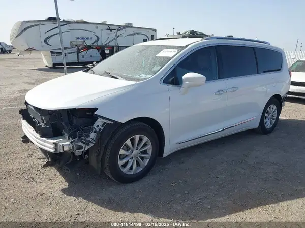2C4RC1EG5JR293931 2018 CHRYSLER PACIFICA - Image 2