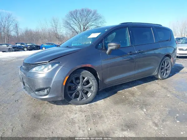 2C4RC1EG5JR305642 2018 CHRYSLER PACIFICA - Image 2