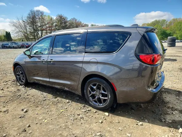 2C4RC1EG5JR332744 2018 CHRYSLER PACIFICA - Image 2
