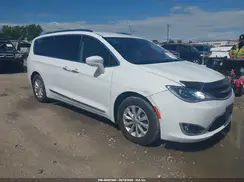 2C4RC1EG5JR338611 2018 CHRYSLER PACIFICA