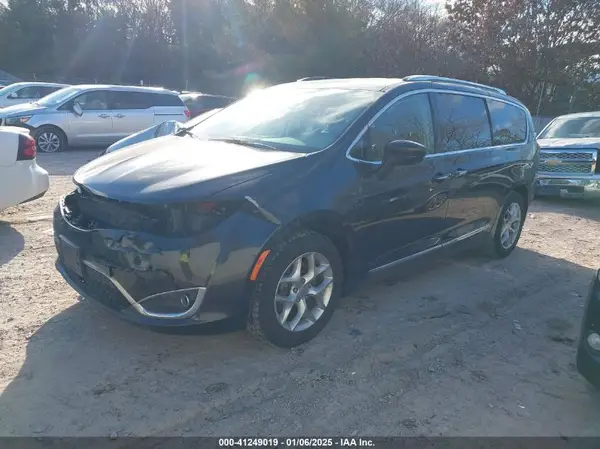 2C4RC1EG5JR352606 2018 CHRYSLER PACIFICA - Image 2