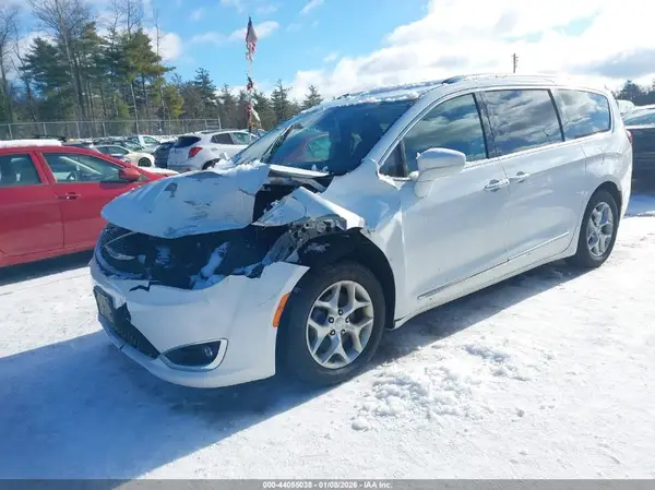 2C4RC1EG5KR635847 2019 CHRYSLER PACIFICA - Image 2