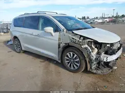 2C4RC1EG5LR135463 2020 CHRYSLER PACIFICA