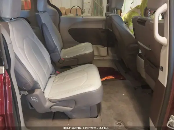 2C4RC1EG6HR517640 2017 CHRYSLER PACIFICA - Image 8