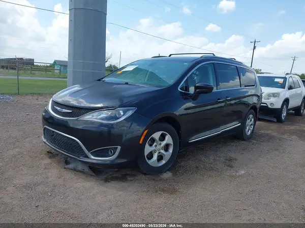 2C4RC1EG6HR520814 2017 CHRYSLER PACIFICA - Image 2