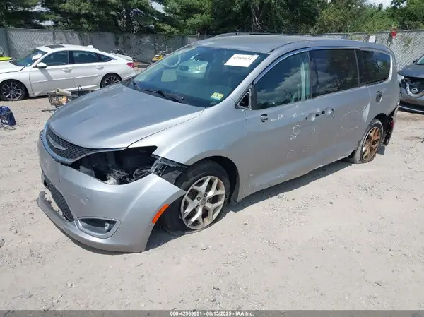 2C4RC1EG6HR541341 2017 CHRYSLER PACIFICA - Image 2