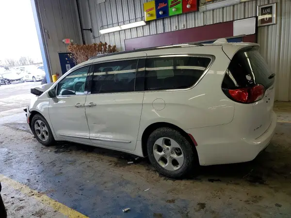 2C4RC1EG6HR565008 2017 CHRYSLER PACIFICA - Image 2