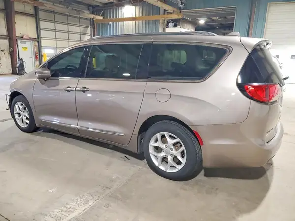 2C4RC1EG6HR585288 2017 CHRYSLER PACIFICA - Image 2