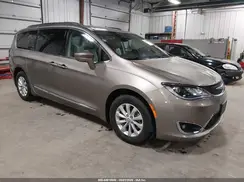 2C4RC1EG6HR591768 2017 CHRYSLER PACIFICA