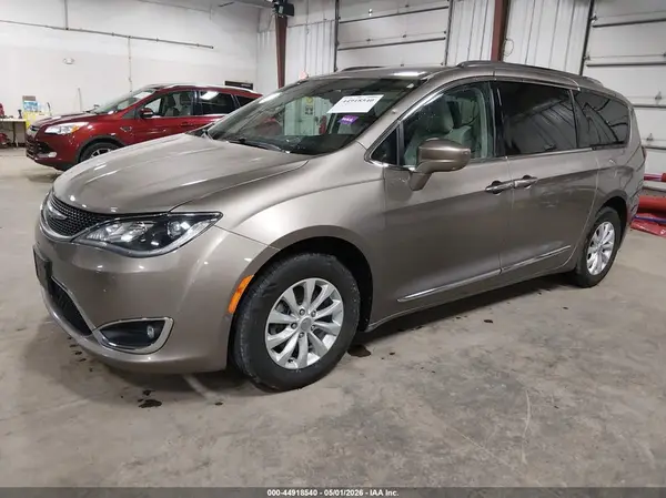 2C4RC1EG6HR591768 2017 CHRYSLER PACIFICA - Image 2