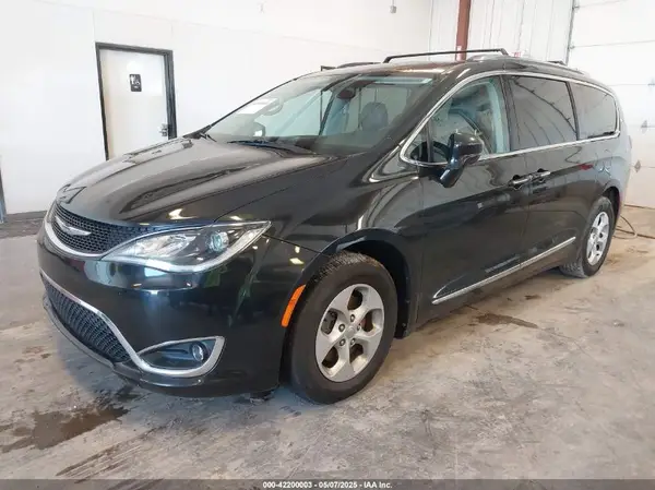 2C4RC1EG6HR592175 2017 CHRYSLER PACIFICA - Image 2
