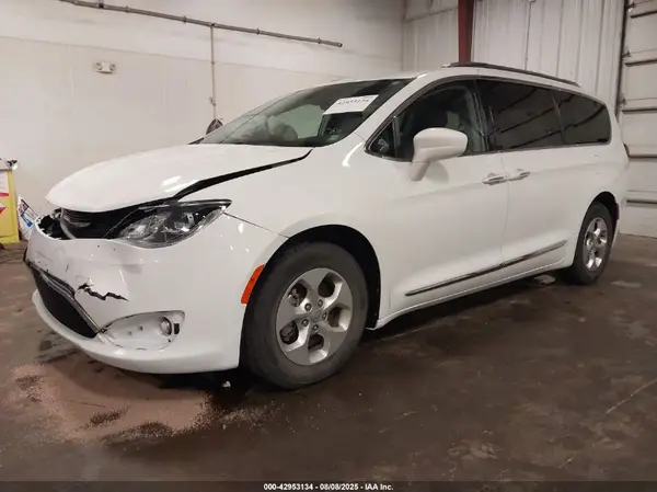 2C4RC1EG6HR592371 2017 CHRYSLER PACIFICA - Image 2