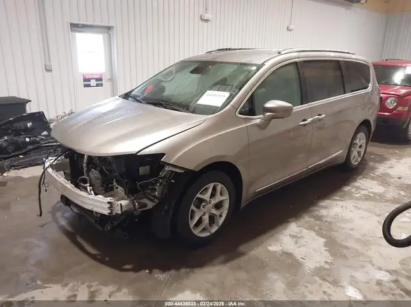 2C4RC1EG6HR614272 2017 CHRYSLER PACIFICA - Image 2